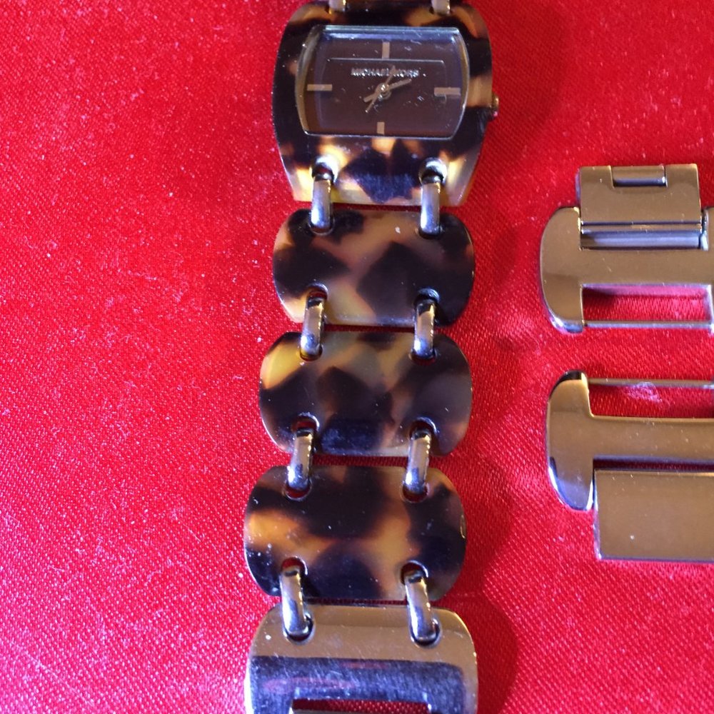 Michael Kors Womens Tortoise Bracelet Watch - Picture 3 of 4